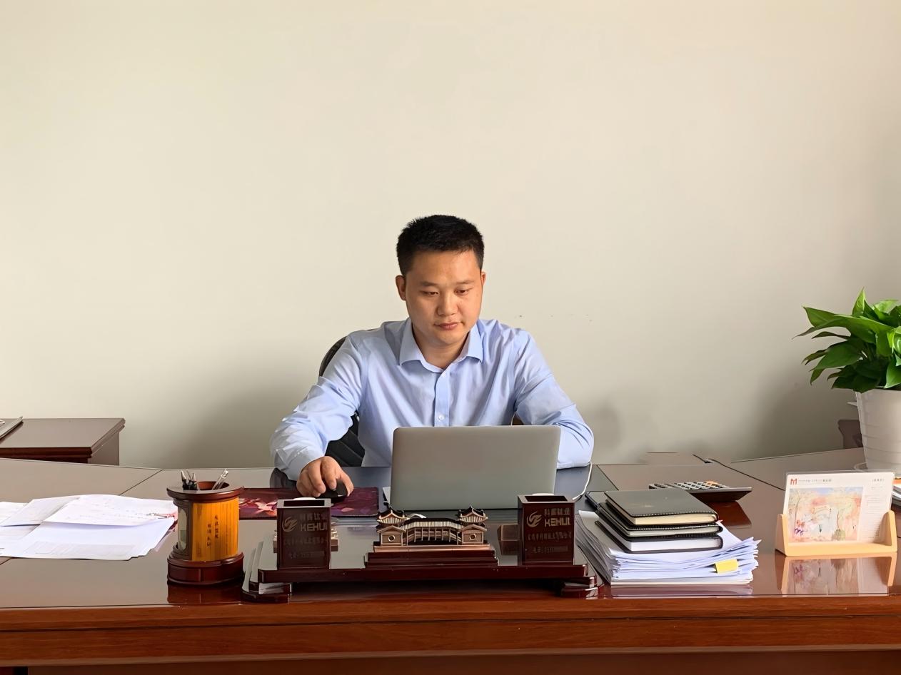 我公司總經(jīng)理熊自強(qiáng)被評為“隨州市勞動模范和先進(jìn)工作者”